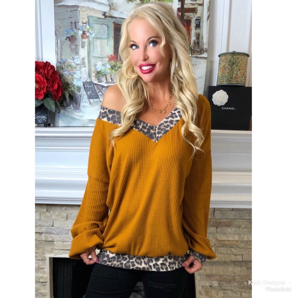 🛍LAST 1! Waffle Knit V Neck Cheetah Trim Top! - Picture 2 of 5